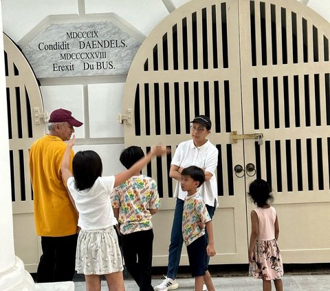 Potret Sri Mulyani Ajak 4 Cucu Keliling Gedung Kemenkeu, Ceritakan Sejarah Jakarta