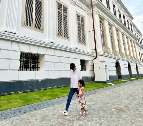 Potret Sri Mulyani Ajak 4 Cucu Keliling Gedung Kemenkeu, Ceritakan Sejarah Jakarta