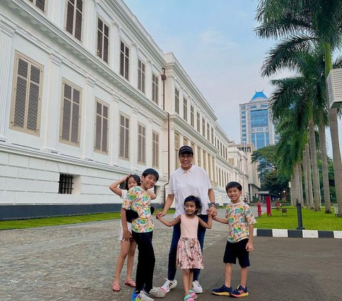 Sementara itu, gedung Daendels yang sekarang bernama Gedung AA Maramis merupakan bangunan tertua kedua di Jakarta setelah Istana Negara.