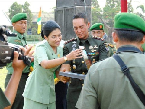 FOTO: Potret Tampan Eks Panglima TNI Andika Perkasa Saat Muda, Pernah Salaman dengan Bill Clinton