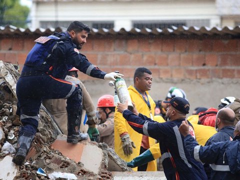 FOTO: Apartemen di Brasil Runtuh Hingga Rata dengan Tanah, 8 Orang Tewas