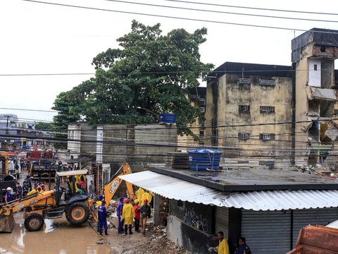 FOTO: Apartemen di Brasil Runtuh Hingga Rata dengan Tanah, 8 Orang Tewas