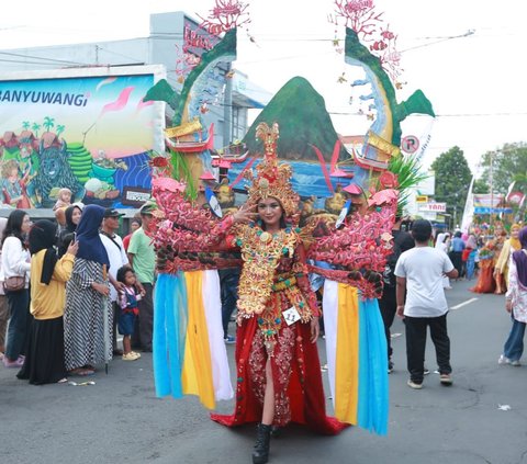 Suasana mendung yang berpotensi hujan tak menyurutkan langkah pengunjung untuk menyaksikan acara yang masuk dalam Kalender Event Nasional (KEN) Kementerian Pariwisata Republik Indonesia itu.