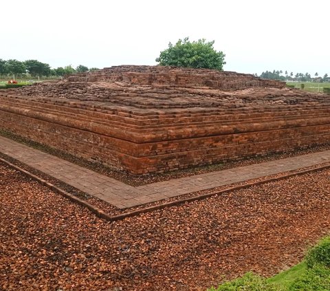 Salah Satu Peninggalan Tarumanagara Adalah Percandian Batujaya di Karawang.<br /><br />Diperkirakan Dibangun Abad 6 dan 7 M. Candi Budha Tertua di Pulau Jawa.