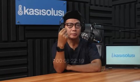 Dikenal sebagai komika sukses, David bercerita tentang kehidupan pribadinya. Tanpa sungkan ia mengaku terlahir dari keluarga miskin.