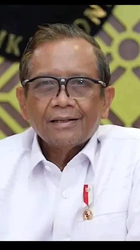 Ia menambahkan, Mahfud MD dari kalangan pesantren  jika digabungkan dengan kekuatan nasionalis, katakanlah yang diwakili oleh PDI Perjuangan, kan menjadi kekuatan yang luar biasa.<br /><br />