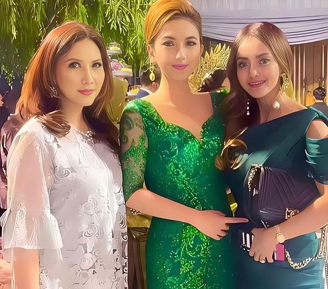 Melalui unggahan di akun Instagram pribadinya, Heni Tania membagikan foto-foto merekam momen saat ia menghadiri acara pernikahan Debby dan Iptu Nurul.