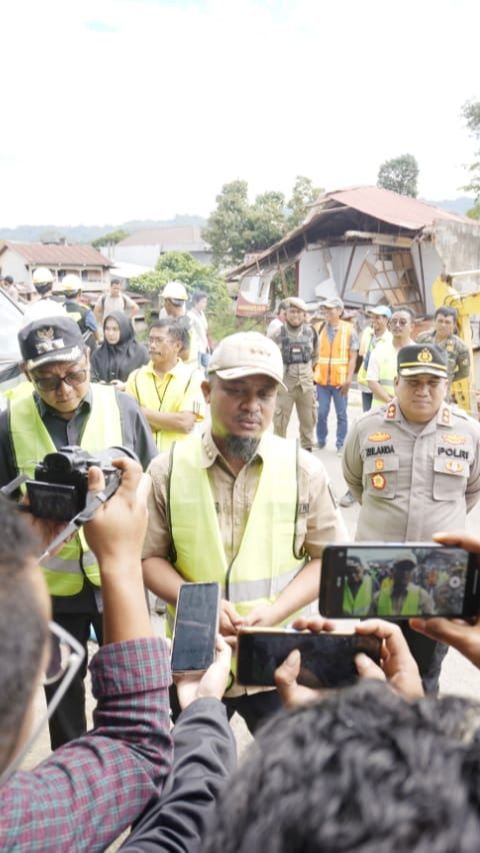 Gubernur Andi didampingi Bupati dan Wakil Bupati Kabupaten Toraja Utara