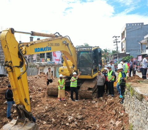 Hadirnya pembangunan jembatan ini menjadi keluhan masyarakat karena kondisi sering terjadi kemacetan parah di jembatan ini.