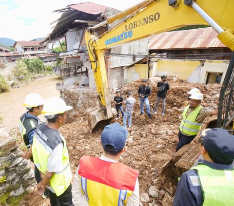 Gubernur Andi Sudirman Tinjau Lokasi Pembangunan Jembatan Sungai Malango di Torut