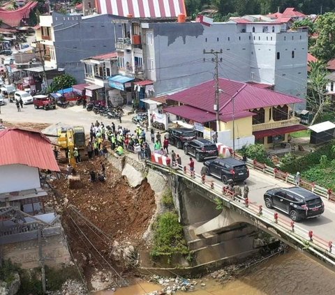 Gubernur Andi Sudirman Tinjau Lokasi Pembangunan Jembatan Sungai Malango di Torut