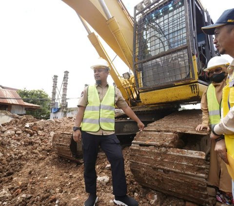 Gubernur Andi Sudirman Tinjau Lokasi Pembangunan Jembatan Sungai Malango di Torut