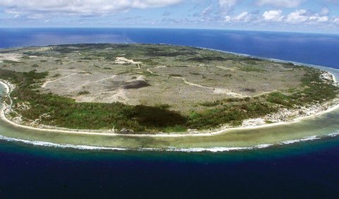 Sehari-hari, penduduk Nauru menghabiskan waktu menonton film, menghabiskan waktu bersama keluarga, atau olahraga.