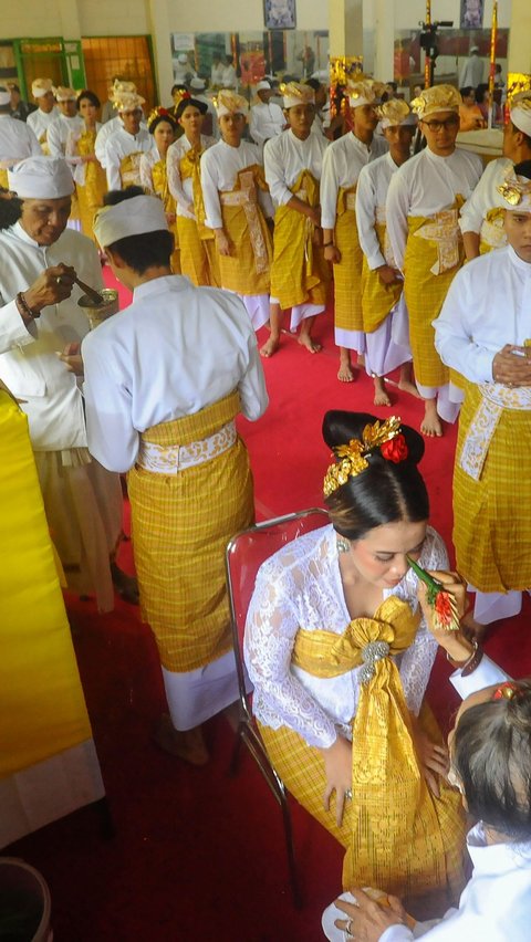 Lebih dari 70 umat Hindu Bali yang telah menginjak masa remaja mengikuti kegiatan massal yang diadakan empat tahun sekali ini.