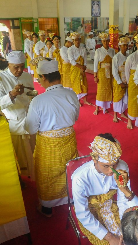 Meski disebut potong gigi, bukan berarti gigi dipotong hingga habis, tapi dikikir agar rapi.