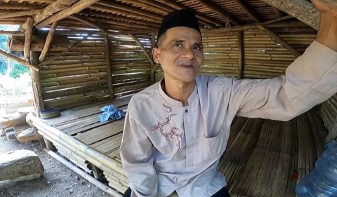 Wirja memutuskan pindah ke rumah gubuk itu selepas istrinya meninggal dunia. Ia mengaku memilih untuk menyendiri dan mencari ketenangan dengan tinggal di pinggiran hutan.