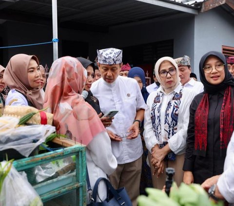 Kemenkes, kata Budi, juga tengah menyusun peraturan agar para kader posyandu bisa diakui secara resmi di sistem pemerintahan.