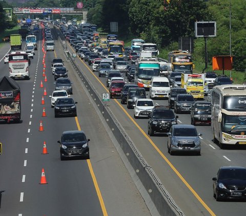 Hati-Hati Macet, Ada Perbaikan Jalan di Tol Jakarta-Cikampek