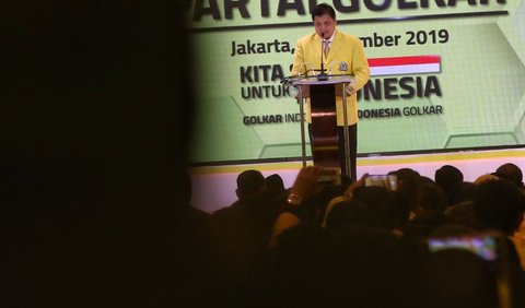 Menurut dia, kader Golkar di daerah menunggu keputusan pusat terkait arah dukungan di Pemilu 2024.