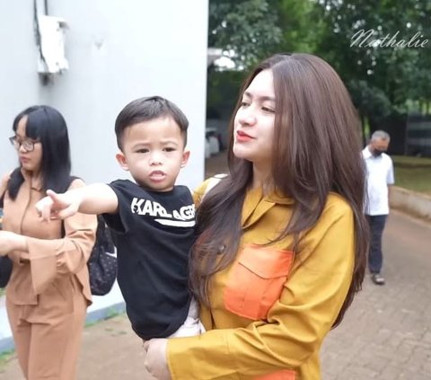 Usai Minta Sule Berhenti Beri Nafkah Anak, Nathalie Holscher Pamer Biaya Sekolah Adzam