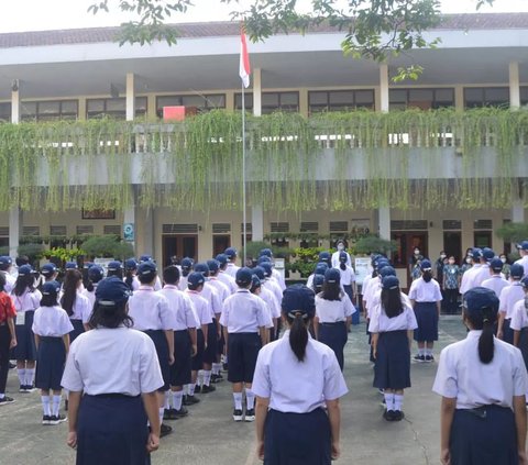 SMPK Maria Fatima jadi salah satu sekolah favorit di Jember, Jawa Timur, terutama bagi masyarakat Katolik setempat. Sekolah ini didirikan pada tahun 1952 oleh komunitas suster-suster santa perawan Maria.