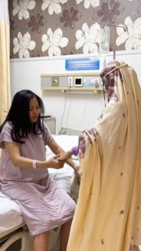 Bikin Haru, Perlakuan Manis Ibu Mertua ke Menantu yang Akan Melahirkan Ini Viral