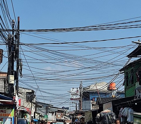 Potret Jalanan Jakarta Terlilit Kabel Semrawut