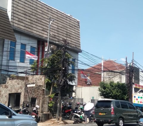 Potret Jalanan Jakarta Terlilit Kabel Semrawut