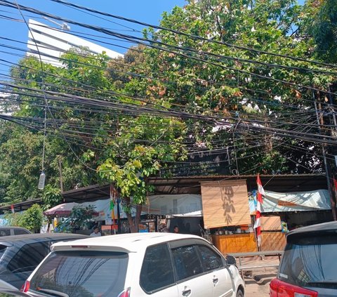 Potret Jalanan Jakarta Terlilit Kabel Semrawut