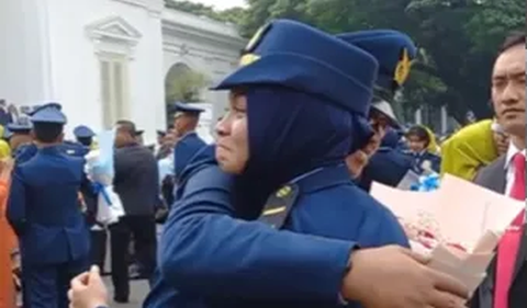 Rasa bangga dan bahagia tengah dirasakan oleh keluarga Letda Alya usai dilantik menjadi Perwira remaja TNI AU di Istana Presiden, Rabu (26/7) lalu.