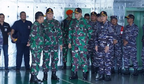 Melansir dari unggahan di Instagram @puspentni dan @tni_angkatan_laut, membagikan foto-foto merekam momen Latgab yang diikuti sejumlah prajurit TNI AL itu.