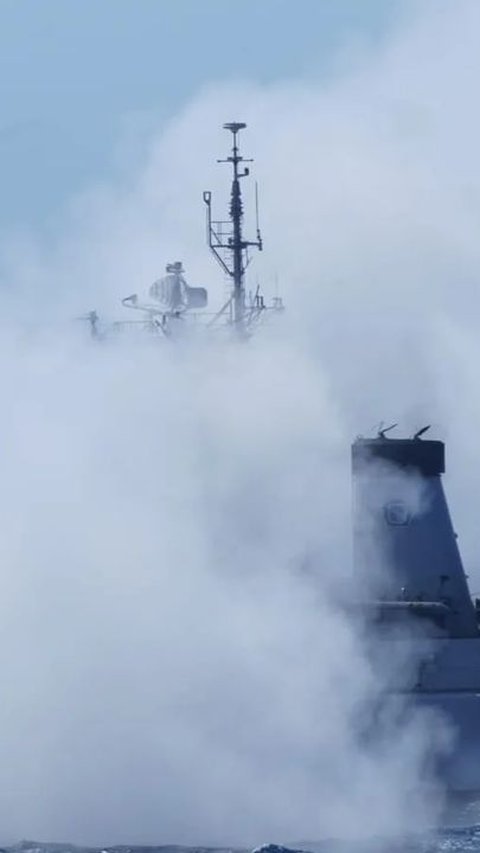 Pasukan yang tergabung dalam Komando Tugas Laut Gabungan (Kogaslagab TNI) meluncurkan empat rudal yang berhasil menghancurkan kapal sasaran.