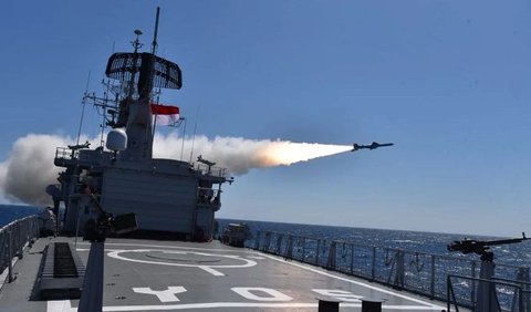 Adapun kapal yang menjadi target penembakan adalah eks KRI Slamet Riyadi (KRI SRI)-352.<br /><br />Kapal ini masuk ke jajaran TNI AL sejak tahun 1987 dan sudah tidak digunakan lagi oleh TNI AL sejak Agustus 2019 lalu.