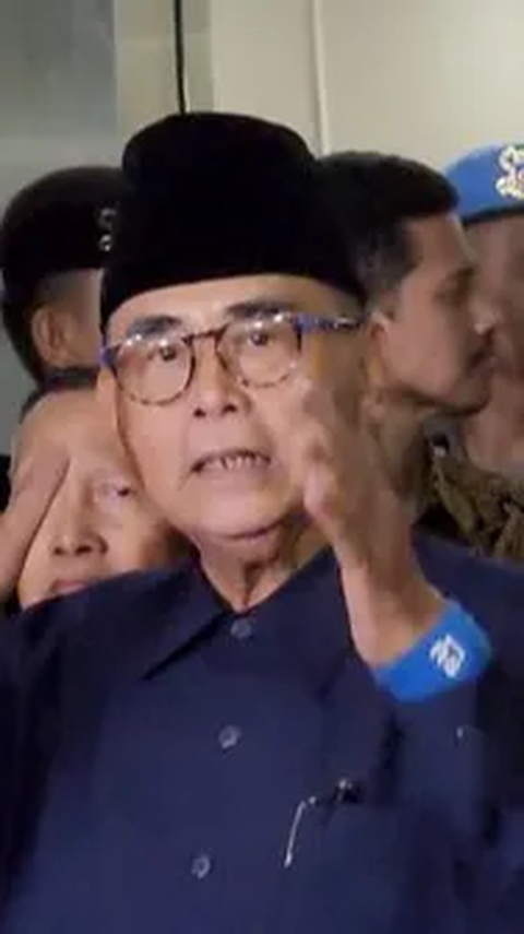 Salam Jempol Panji Gumilang Tiba di Bareskrim Polri