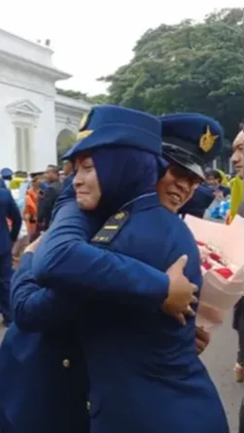 Potret Ayah & Putrinya Sama-sama Perwira TNI, Pangkatnya Cuma Beda Satu Tingkat