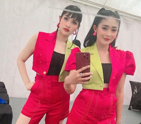 8 Potret Cantik Duo Anggrek, Penyanyi Lagu Cikini Gondangdia yang Viral