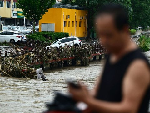 FOTO: Horornya Banjir Akibat Hujan Berhari-hari di China, 11 Orang Tewas dan Puluhan Mobil Hanyut