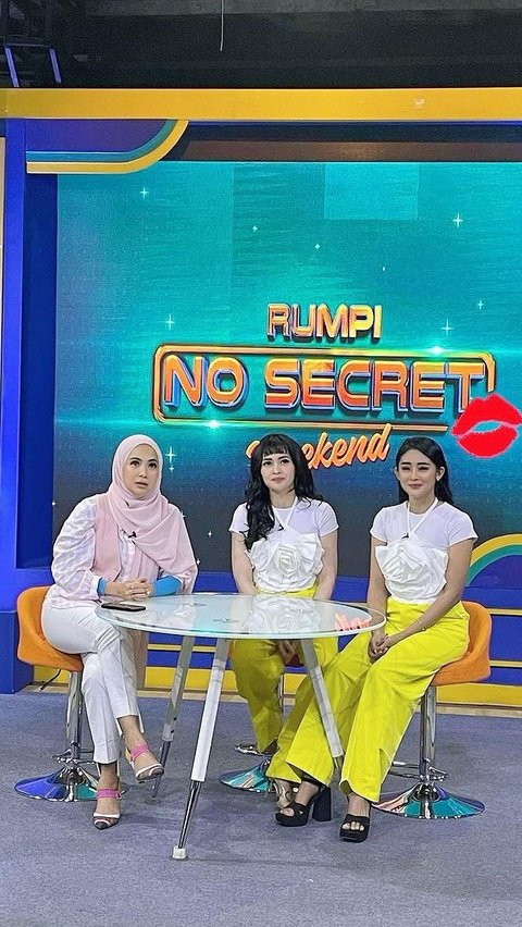 Duo Anggrek juga hadir di beberapa acara televisi. Salah satunya acara yang dipandu Feni Rose.