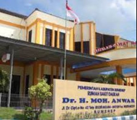 Pemerintah Kabupaten (Pemkab) Sumenep menerapkan Universal Health Coverage (UHC) di Rumah Sakit Umum Daerah (RSUD) dr. H. Moh. Anwar. Penerapan UHC memungkinkan semua warga ber-KTP Sumenep gratis berobat ke RSUD setempat.