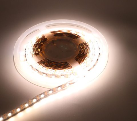 4. Lampu LED Strip 17 Agustus - mulai dari Rp60.000