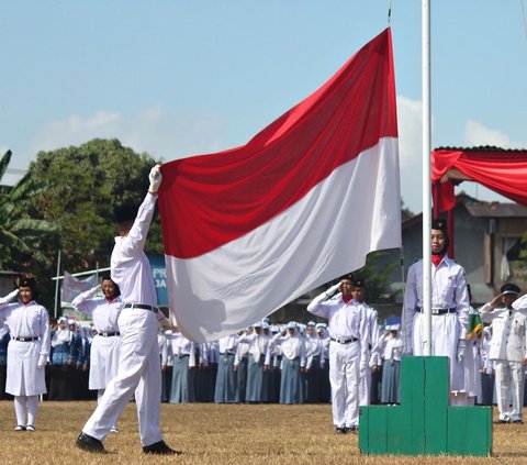 1. Bendera 17 Agustus - mulai dari Rp35.000