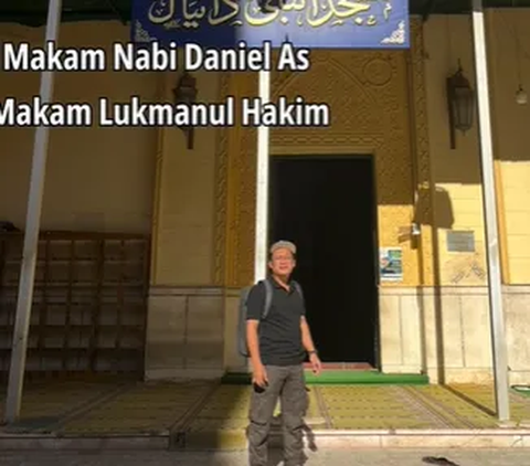 Ziarah ke Makam Para Nabi dan Sahabat Rasul, Aksi Pria Ini Curi Perhatian