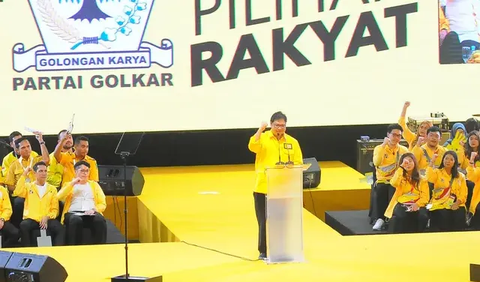 Dia menegaskan, jika seluruh kader Partai Golkar sudah menyerahkan seluruh keputusan kepada Ketua Umum Partai Golkar Airlangga Hartarto, untuk menentukan langkah politik di 2024.