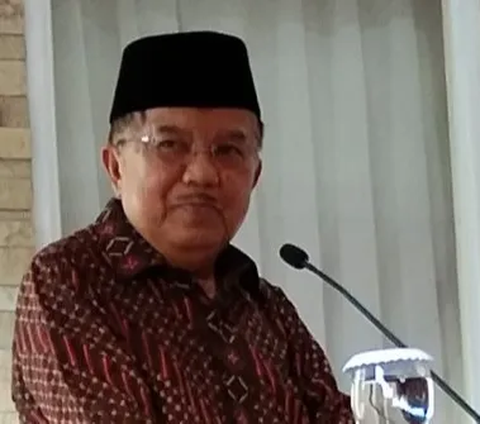 Kemudian, setelah itu baru terbentuk pemerintahan parlementer yang mana setiap saat pemerintah tergantung pada parlemen.