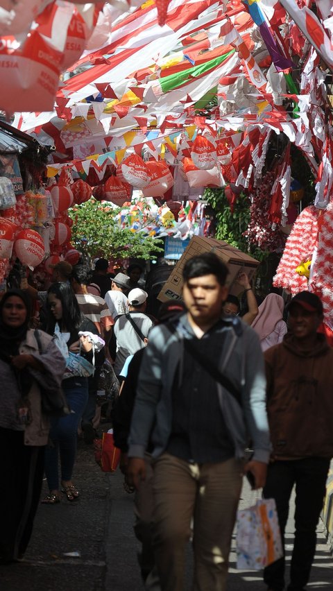 Persiapan itu guna memperingati HUT RI ke-78 Tahun. Dimana tahun ini lebih ramai pembeli dan pesanan.