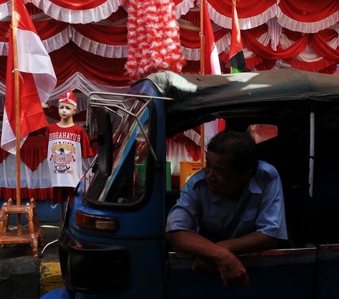 Aksesoris tujuh belasan yang paling banyak dicari warga adalah bendera rentang, umbul-umbul dan masih banyak lagi tergantung dari masyarakat mencari  aksesoris yang dibutuhkan.