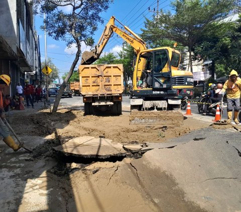 Ini Penyebab Jalan Pasar Kembang di Surabaya Meletus