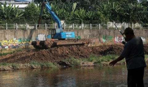 Presiden Jokowi mengungkap penyebab mangkraknya proyek sodetan Ciliwung.