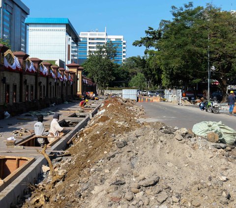 Revitalisasi infrastruktur kota oleh Dinas Bina Marga DKI Jakarta ini dilakukan di sejumlah kawasan yang menjadi akses ataupun yang berdekatan dengan lokasi penyelenggaraan KTT ke-43 ASEAN.