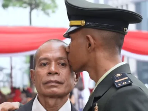 Cerita Anak Pedagang Cilok Keliling jadi Perwira TNI AD, Bapak Masih Jualan Bawa Gerobak